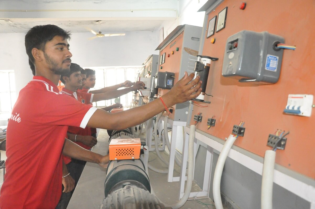 iti-traning-students-courses