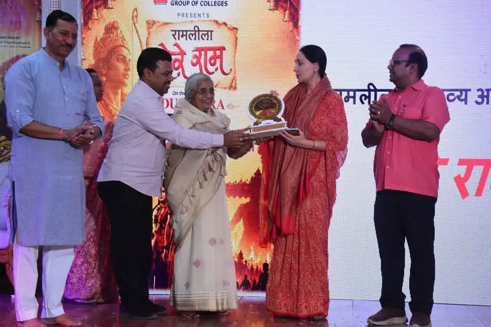 Mere Ram event guest felicitation