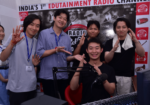 Gulabi japan student journalism dept visit